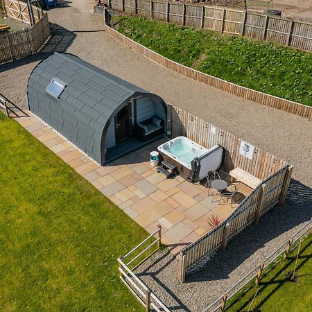 Thistle Pod Farm Stay With Hottub Sleeps 2 Galston  Экстерьер фото