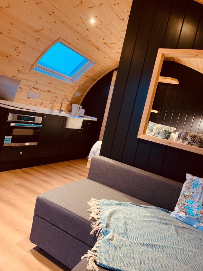 Thistle Pod Farm Stay With Hottub Sleeps 2 Galston  Экстерьер фото