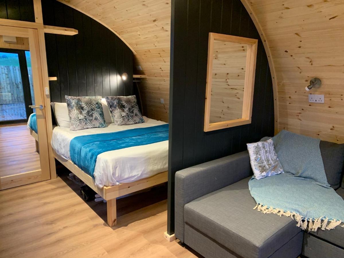 Thistle Pod Farm Stay With Hottub Sleeps 2 Galston  Экстерьер фото