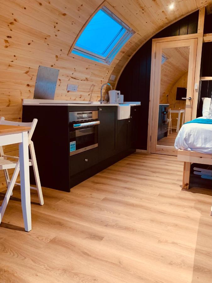 Thistle Pod Farm Stay With Hottub Sleeps 2 Galston  Экстерьер фото