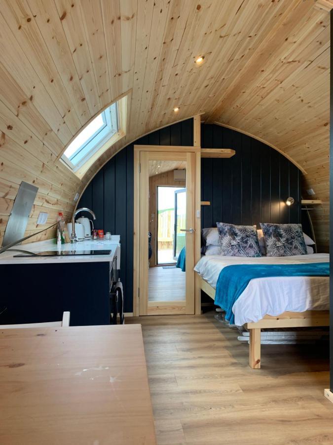 Thistle Pod Farm Stay With Hottub Sleeps 2 Galston  Экстерьер фото