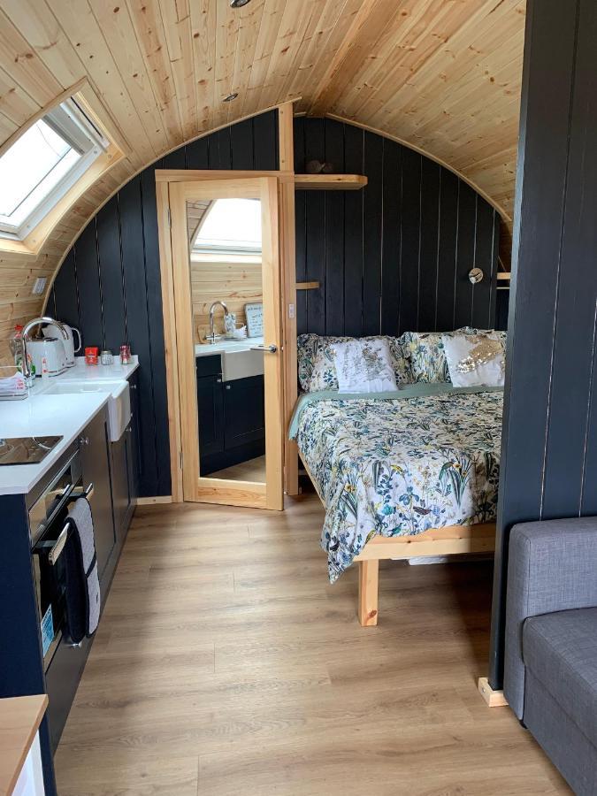Thistle Pod Farm Stay With Hottub Sleeps 2 Galston  Экстерьер фото