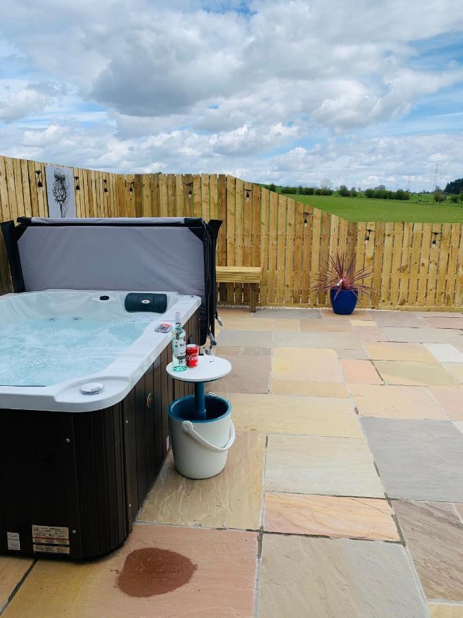 Thistle Pod Farm Stay With Hottub Sleeps 2 Galston  Экстерьер фото